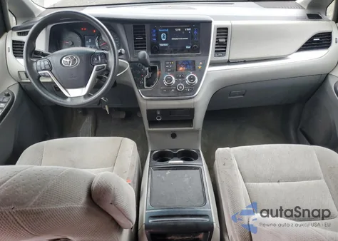 2017 Toyota Sienna Le z USA, uszkodzony, nr VIN 5TDKZ3DC5HS876754